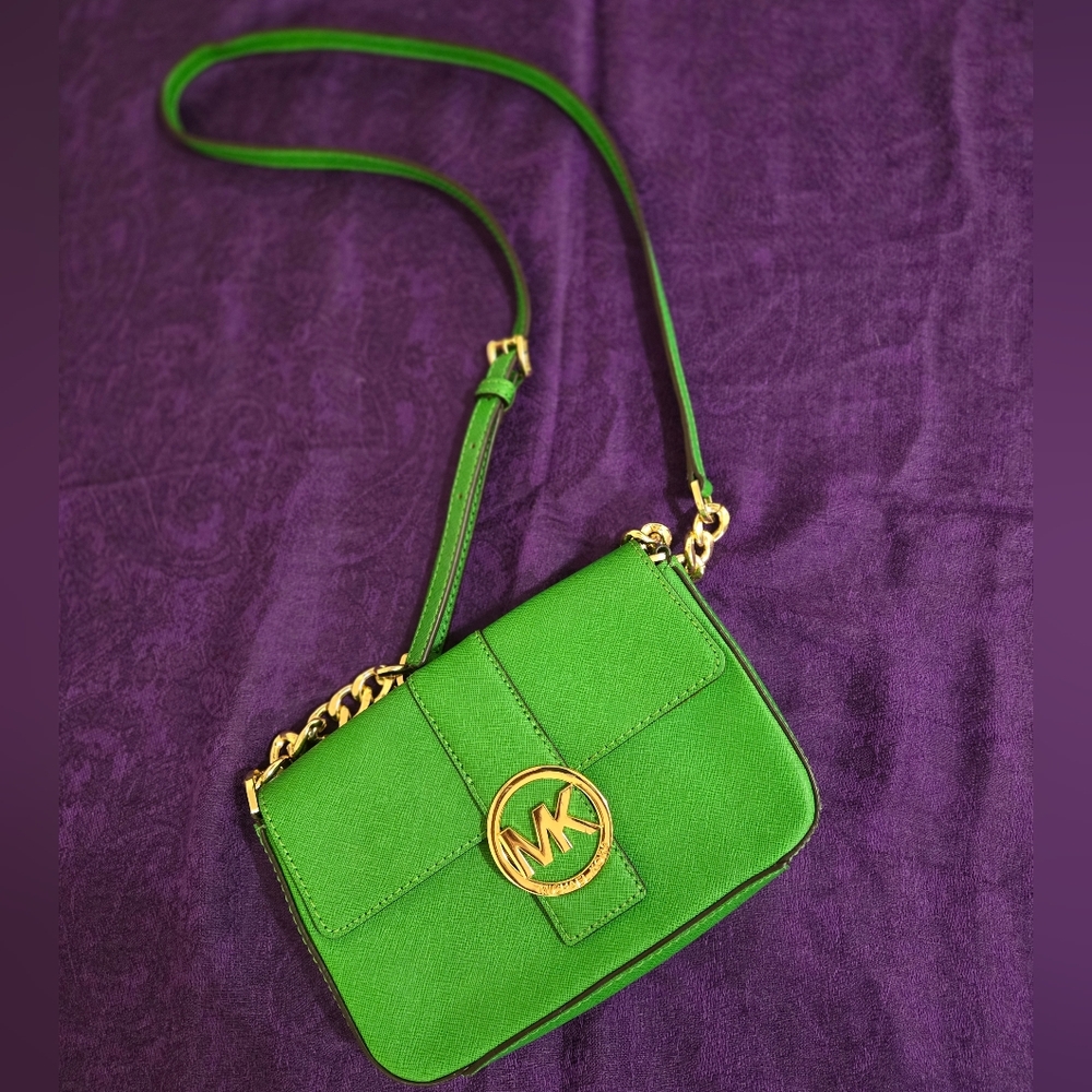 Michael Kors crossbody leather bag w/ gold hardware - small